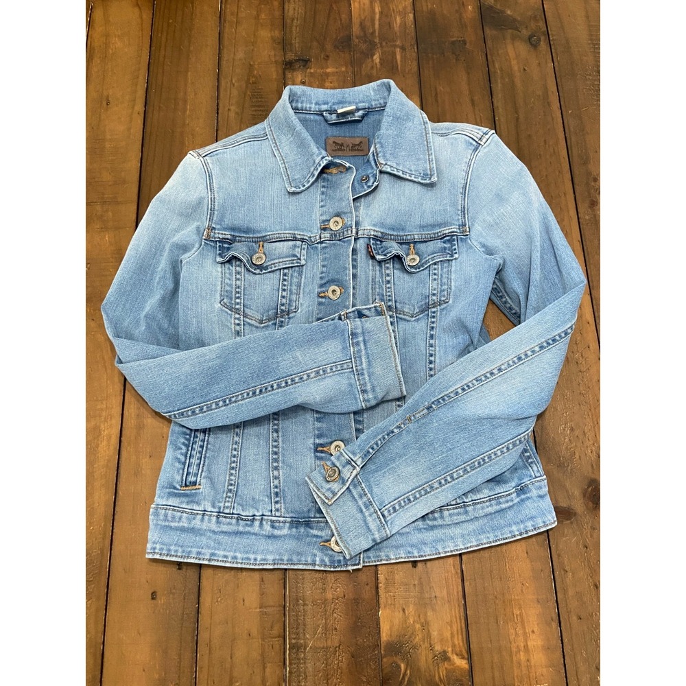 Levi's Women's Classic Trucker Denim Jacket Size S Light Wash Blue 70240-0045 - Picture 2 of 7